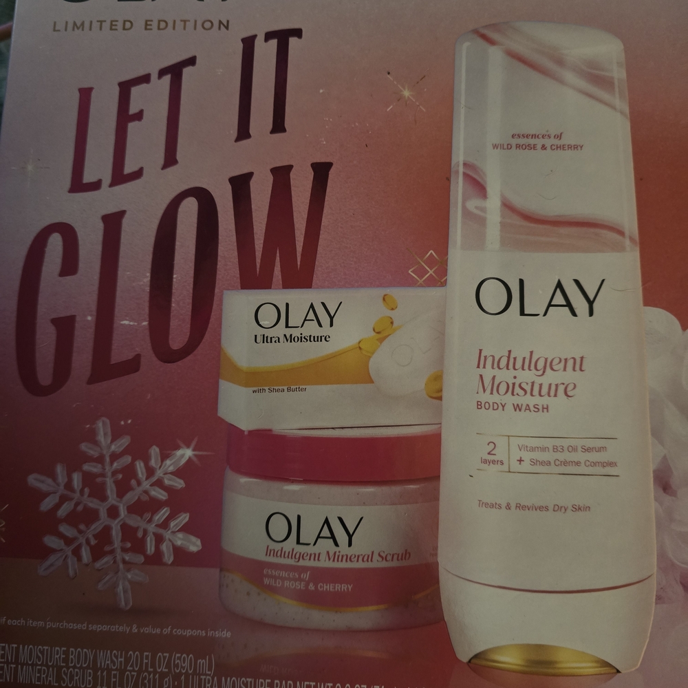 OLAY Limited Edition Body Wash and Scrub Set - Pink and White